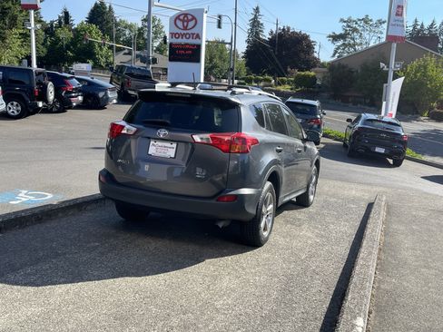 Used 2015 Toyota RAV4 XLE AWD/4WD image 6