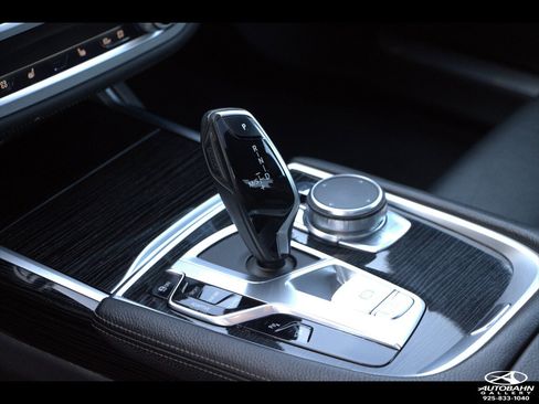 Used 2019 BMW 740i w/ M Sport Package RWD image 15