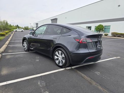 Used 2024 Tesla Model Y Long Range image 9