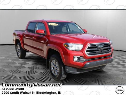 Used 2019 Toyota Tacoma SR5 AWD/4WD image 1