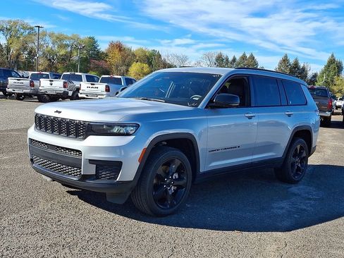 Used 2023 Jeep Grand Cherokee L Laredo AWD/4WD image 6