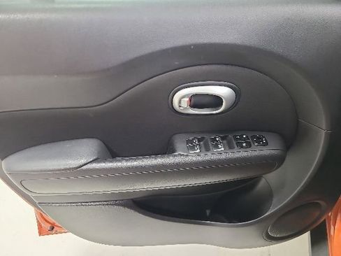 Used 2018 Kia Soul + FWD image 17