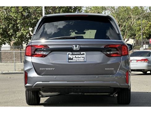 New 2026 Honda Odyssey Touring image 5