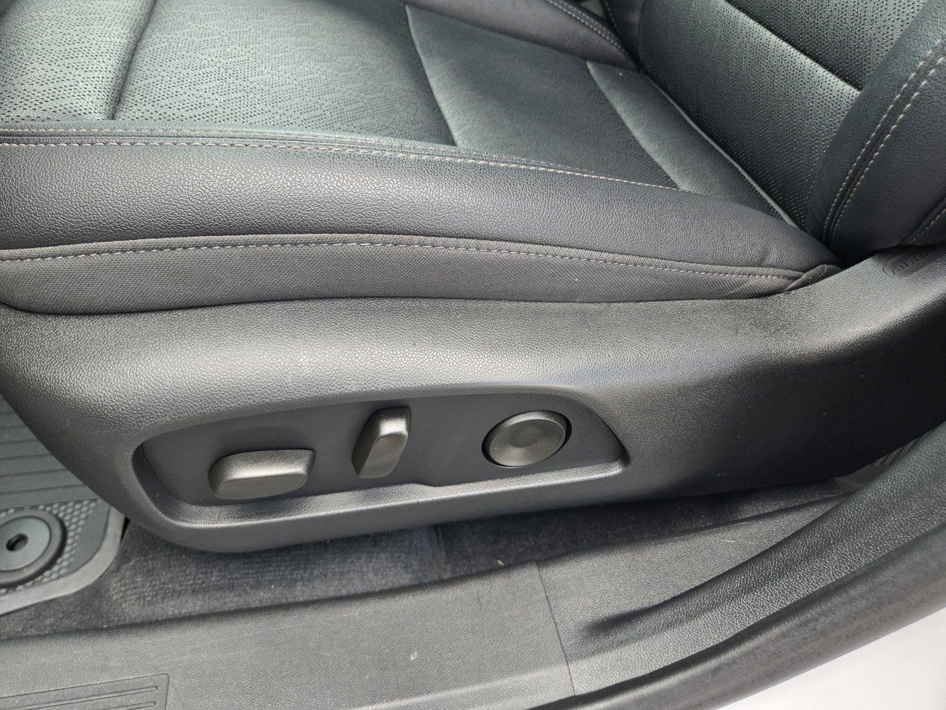 Used 2025 Chevrolet Equinox LT w/ Convenience Package II AWD/4WD image 21