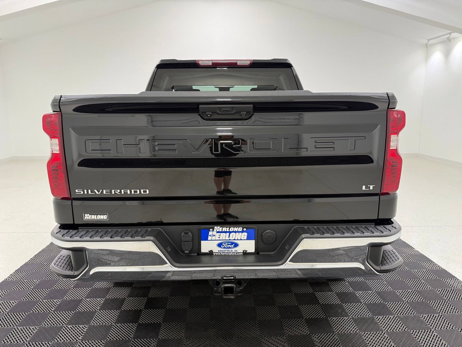 Used 2023 Chevrolet Silverado 1500 LT AWD/4WD image 6