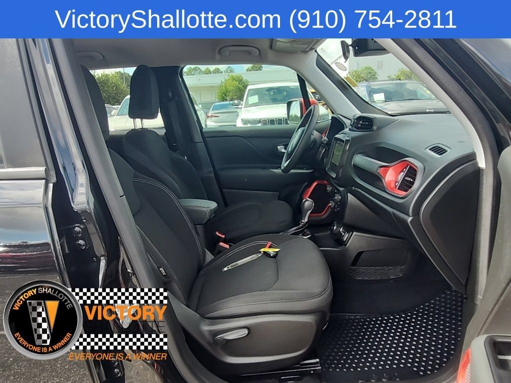 Certified 2023 Jeep Renegade Latitude AWD/4WD image 32