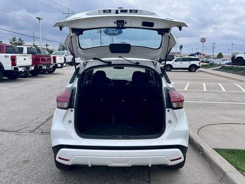 Used 2021 Nissan Kicks SV FWD image 15