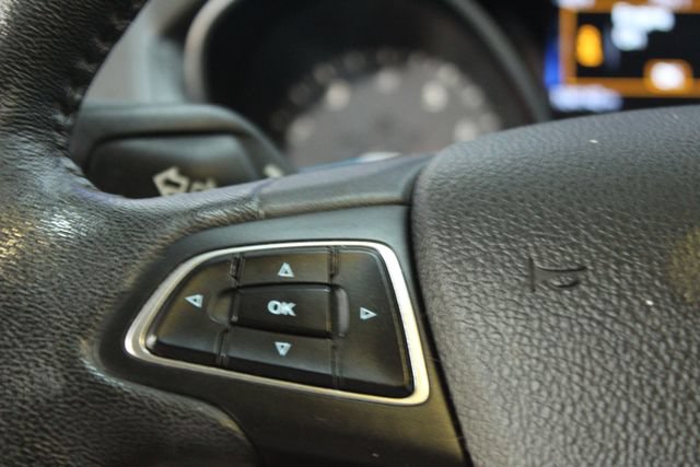 Used 2016 Ford Focus SE w/ Equipment Group 201A FWD image 14