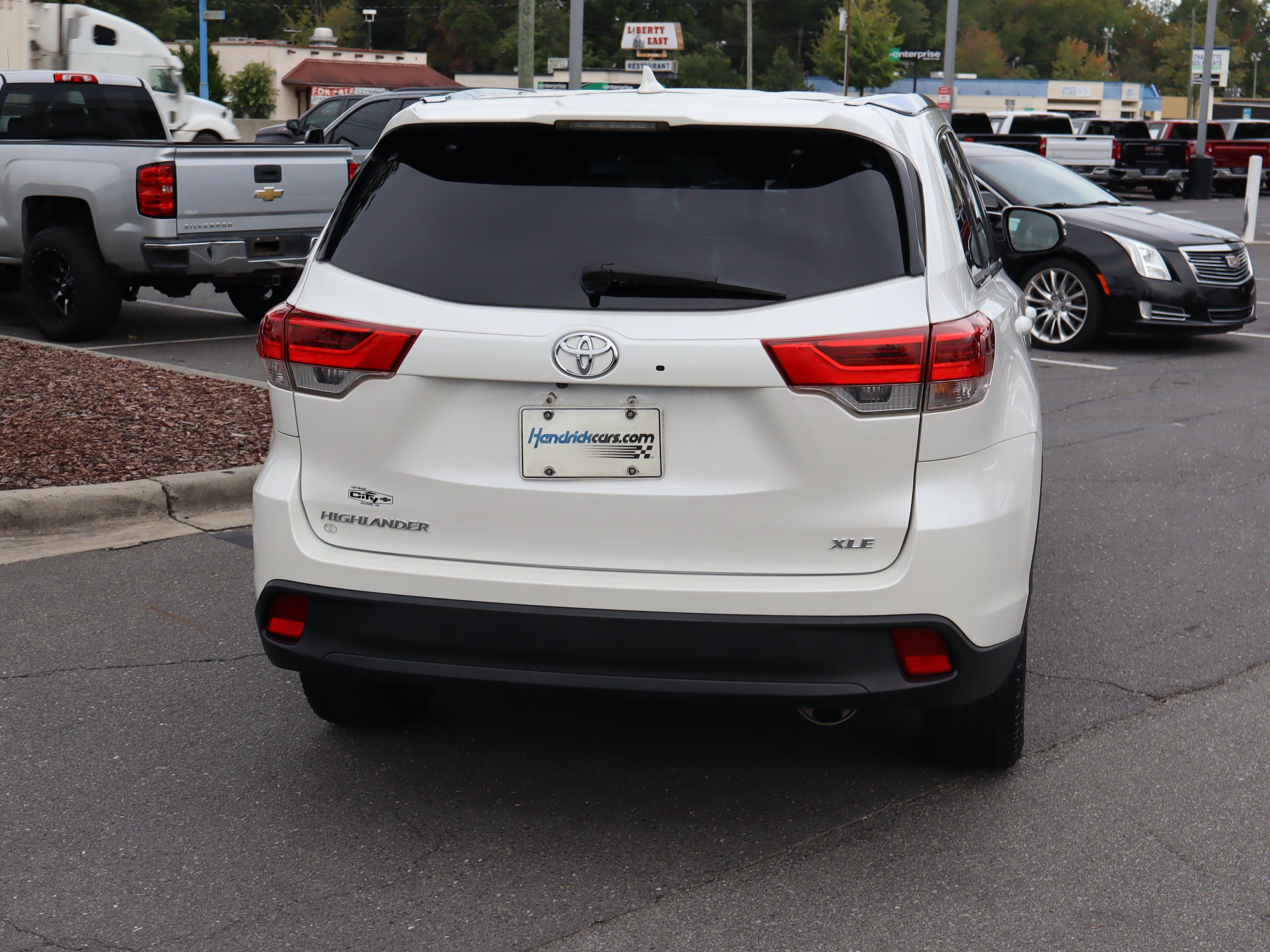 Used 2019 Toyota Highlander XLE FWD image 9