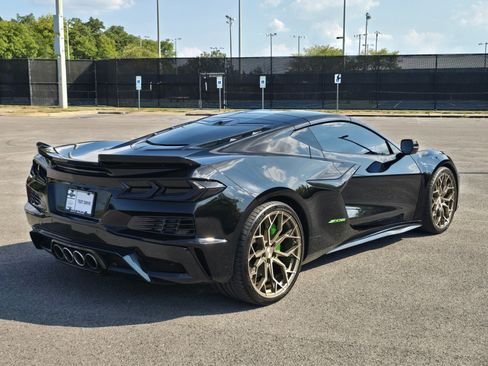 Used 2025 Chevrolet Corvette Z06 RWD image 3