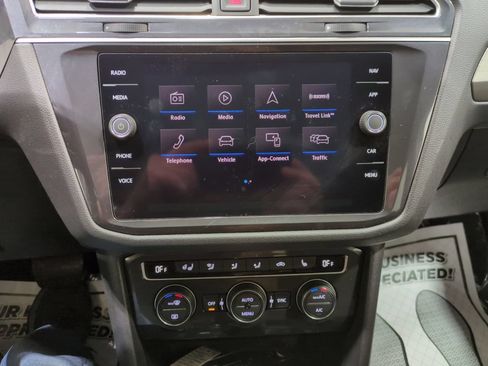 Used 2020 Volkswagen Tiguan SEL AWD/4WD image 23