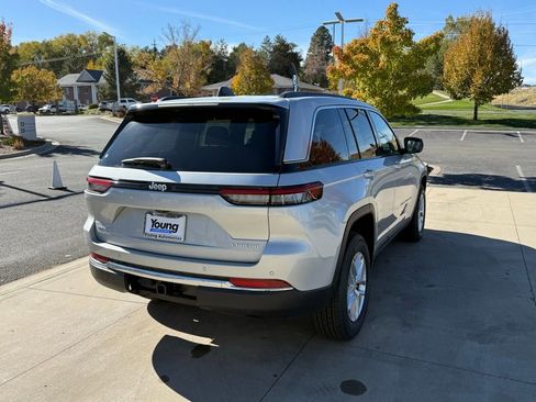 New 2025 Jeep Grand Cherokee Laredo X w/ Luxury Tech Group I image 8
