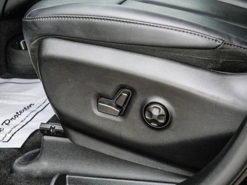 Used 2025 Chrysler Pacifica Select image 30