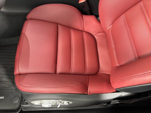 Certified 2025 Porsche Macan image 15