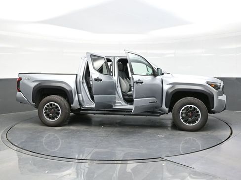 Used 2024 Toyota Tacoma TRD Off-Road image 46