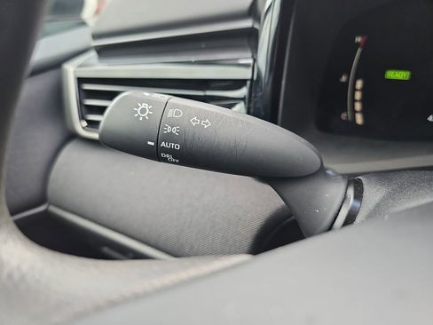 Used 2025 Toyota Camry LE FWD image 31