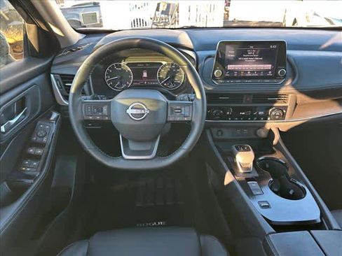 Used 2025 Nissan Rogue SV w/ SV Premium Package image 10