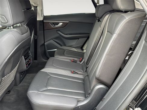 Used 2022 Audi Q8 Premium Plus w/ Premium Plus Package image 24