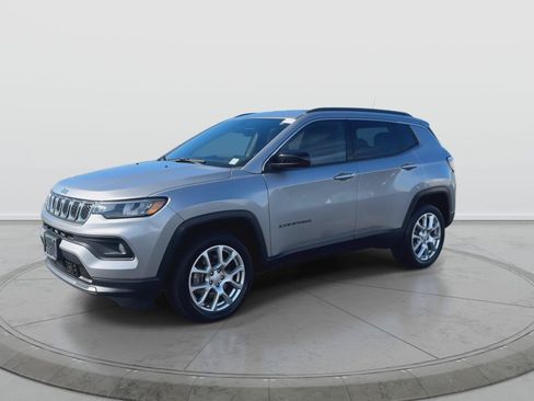 Used 2023 Jeep Compass Latitude AWD/4WD image 4