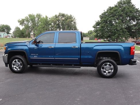 Used 2017 GMC Sierra 2500 SLT w/ Duramax Plus Package AWD/4WD image 9