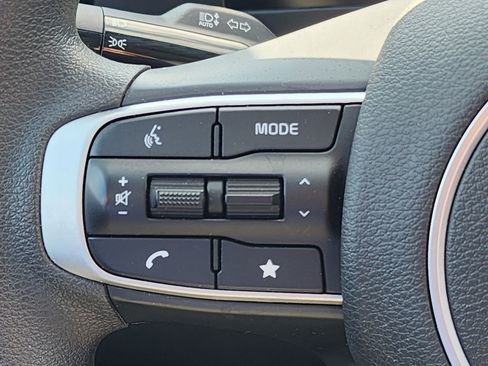 Used 2025 Kia Sportage LX image 19