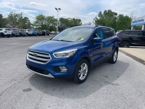 Used 2017 Ford Escape SE w/ Equipment Group 201A image 4