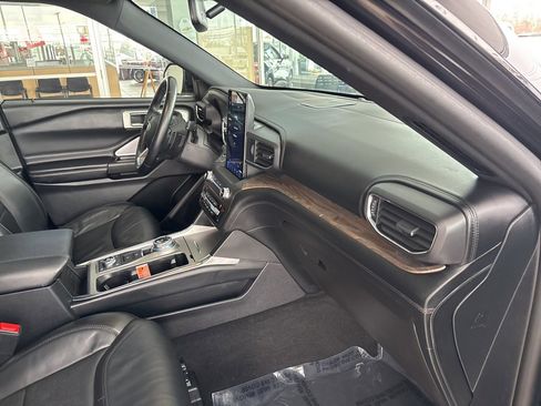 Used 2020 Ford Explorer Platinum w/ Premium Technology Package image 34