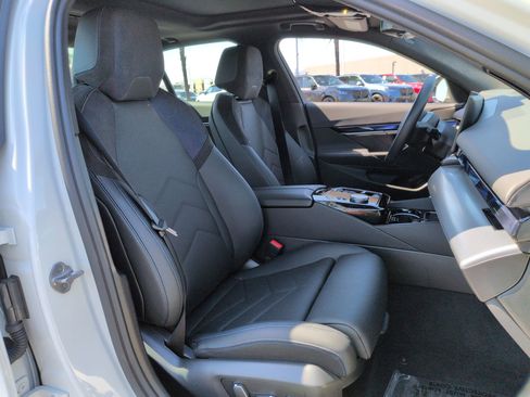 Used 2026 BMW i5 eDrive40 w/ M Sport Package RWD image 33