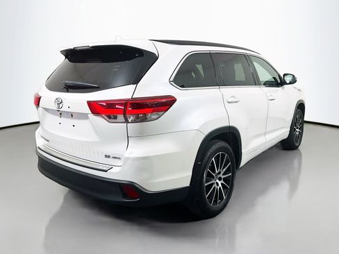 Used 2018 Toyota Highlander SE AWD/4WD image 7