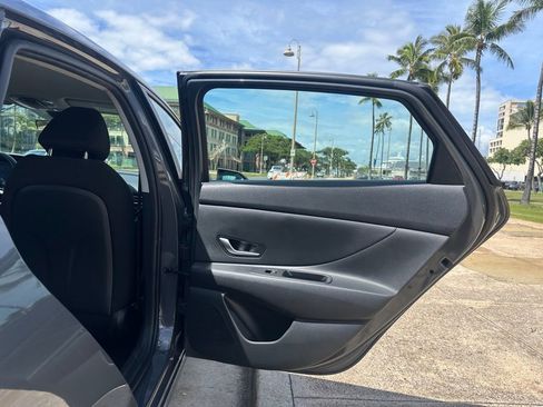Used 2024 Hyundai Elantra SEL FWD image 19