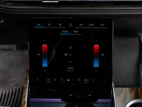 Used 2025 Cadillac Escalade ESV Sport Platinum image 27