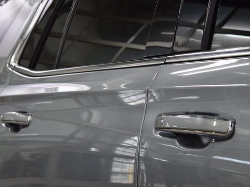 Used 2023 Chevrolet Tahoe Premier AWD/4WD image 15