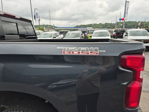 Used 2021 Chevrolet Silverado 1500 LT Trail Boss w/ Convenience Package II AWD/4WD image 9