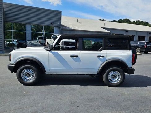 New 2025 Ford Bronco Base image 5