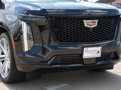 Certified 2025 Cadillac Escalade Sport w/ Touring Package AWD/4WD image 30
