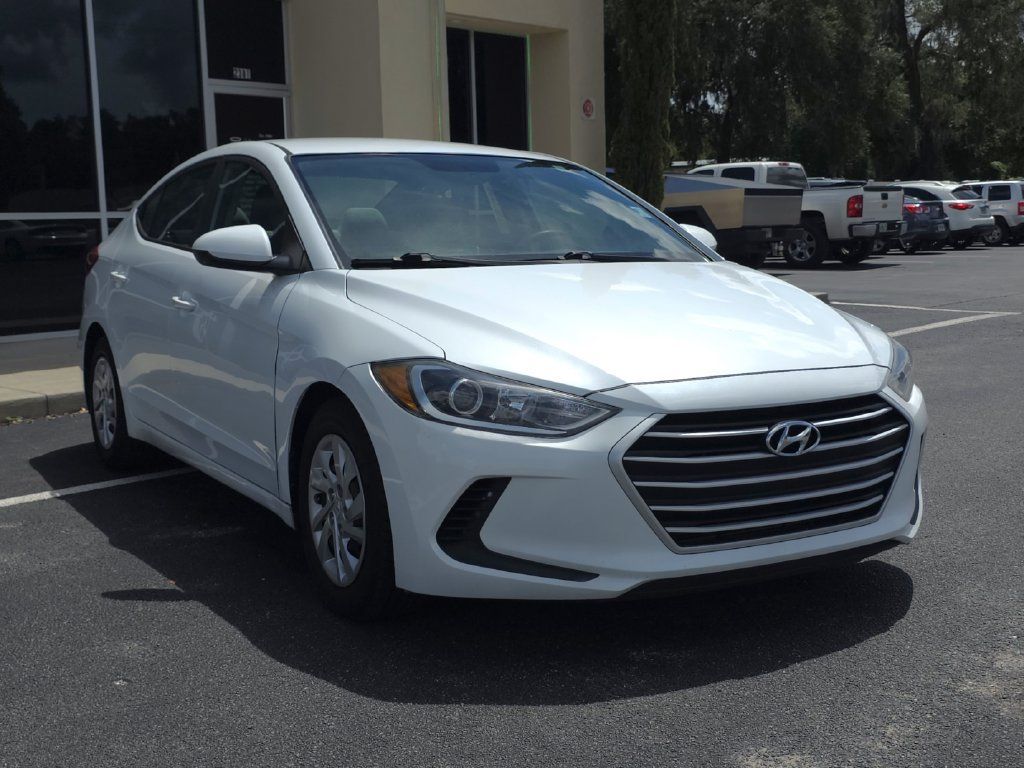 Used 2017 Hyundai Elantra SE FWD image 3