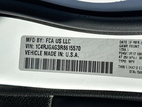 Used 2024 Jeep Grand Cherokee Laredo w/ Luxury Tech Group I RWD image 31