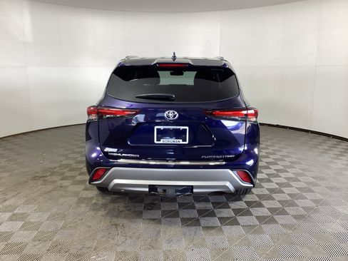 Used 2024 Toyota Highlander Platinum AWD/4WD image 3