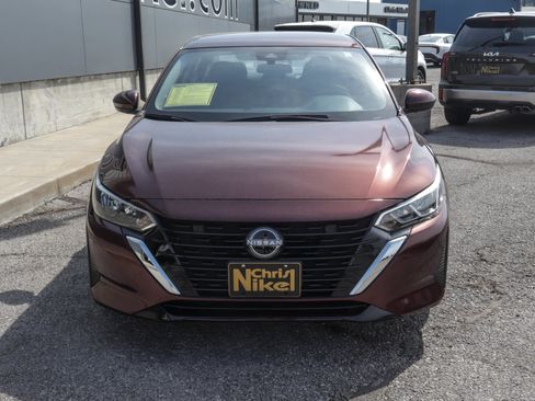 Used 2025 Nissan Sentra SV FWD image 2