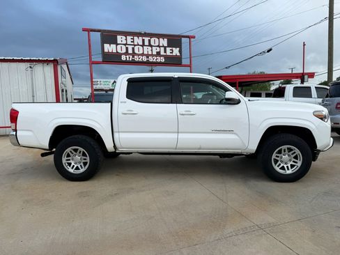 Used 2016 Toyota Tacoma SR5 w/ Towing Package image 7