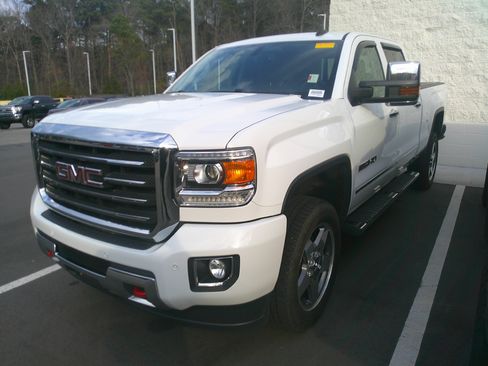 Used 2017 GMC Sierra 2500 SLT w/ All Terrain HD Package image 6