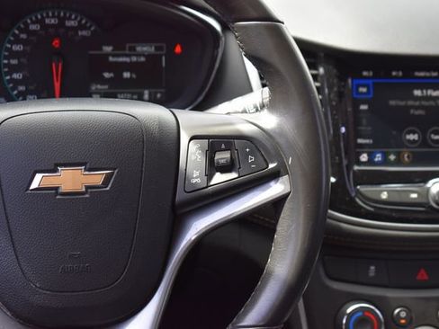 Used 2022 Chevrolet Trax LT w/ LT Convenience Package AWD/4WD image 27
