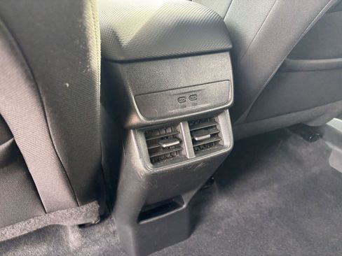 Used 2025 Chevrolet Equinox LT image 23