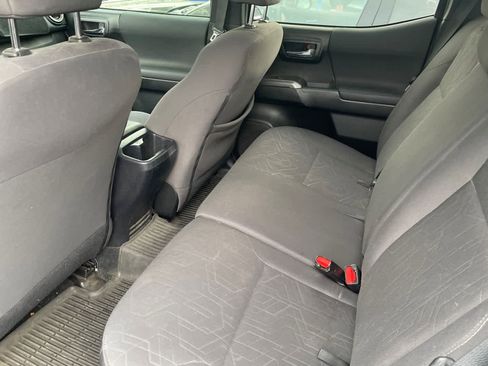 Used 2017 Toyota Tacoma TRD Off-Road image 4