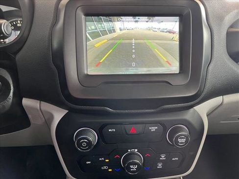 Used 2019 Jeep Renegade Latitude image 13