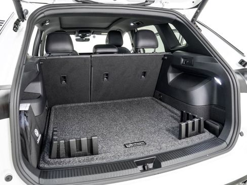 Used 2025 Volkswagen Tiguan SE R-Line AWD/4WD image 25