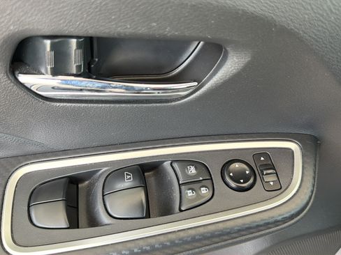 Certified 2024 Nissan Versa SR FWD image 19