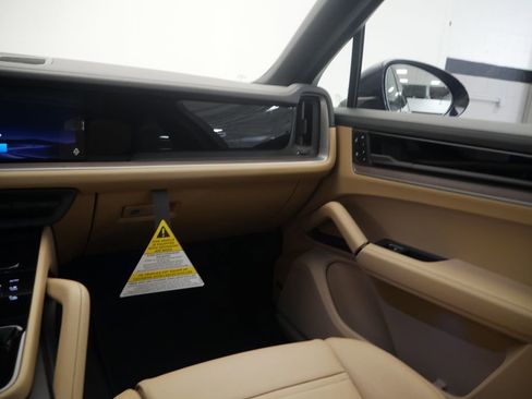New 2026 Porsche Cayenne Coupe AWD/4WD image 38