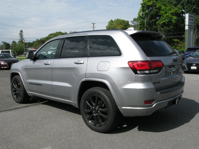 Used 2020 Jeep Grand Cherokee Altitude AWD/4WD image 8
