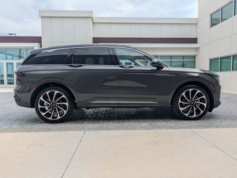 Certified 2024 Lincoln Nautilus Black Label AWD/4WD image 4